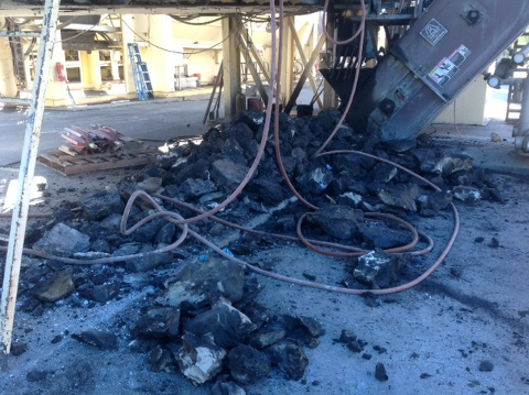 Clean Out of Hardened Asphalt from Drum Mixing Chambers