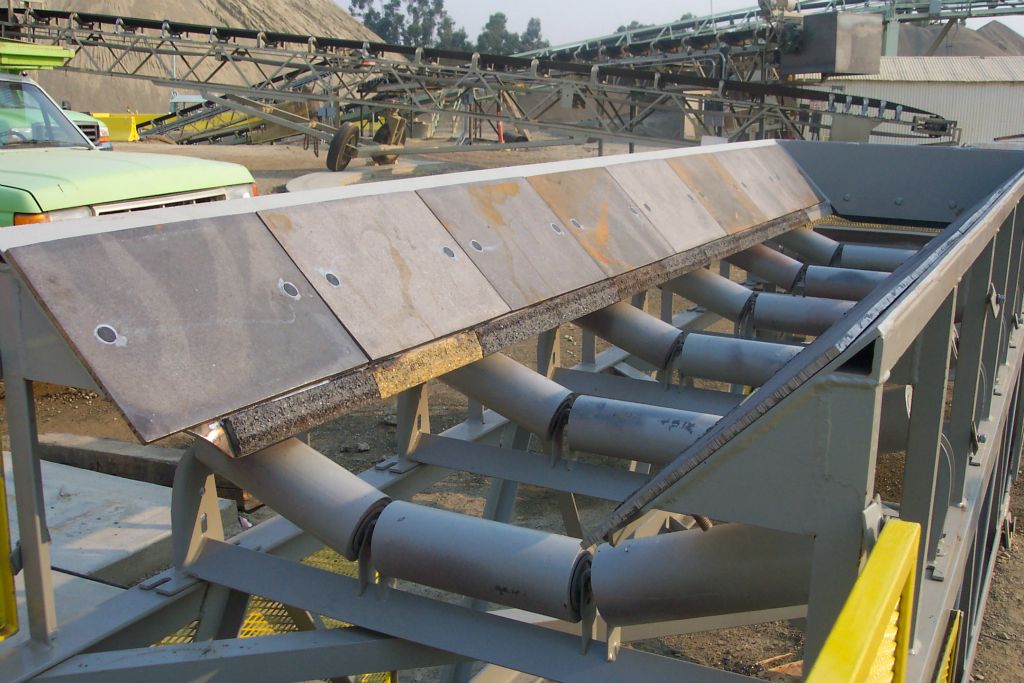 Kenco Alloy-K wear plates in heavy duty conveyor application